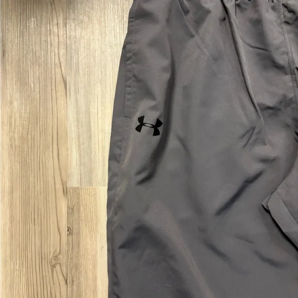 Under Armour Men's Gray Heat Gear Straight Pants NWT - Picture 5 of 6